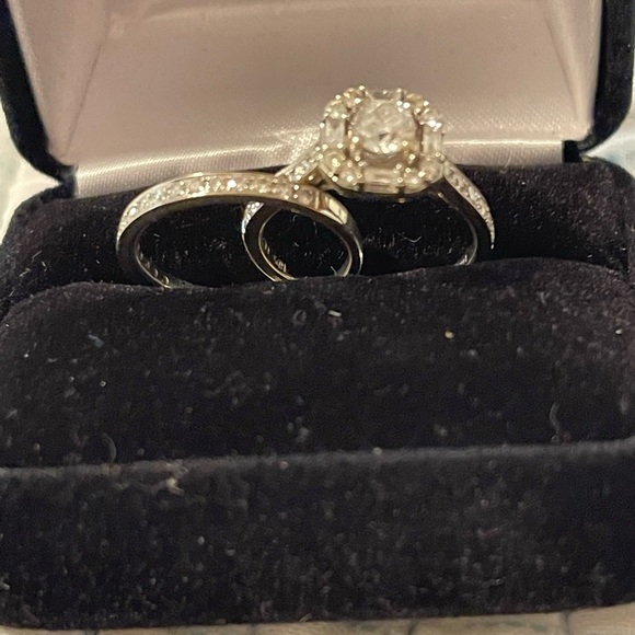 Diamond wedding set - Picture 2 of 3